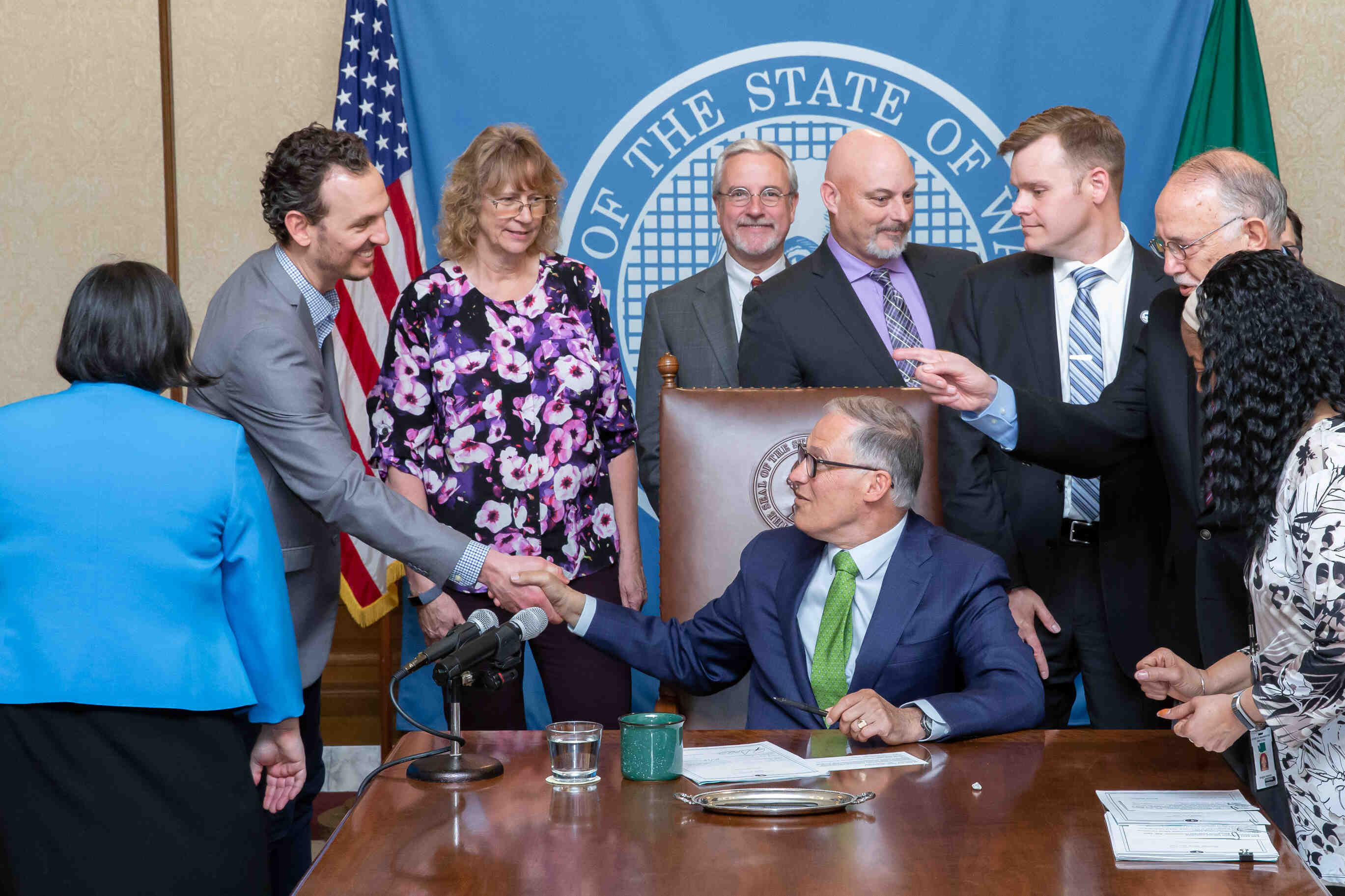 Trevor Peckham shakes hands with Gov. Jay Inslee