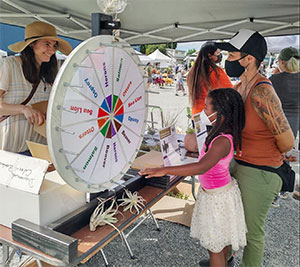 Lisa Hayward, Manager of Research Translation for the UW SRP, engages with community members at the UW SRP booth.