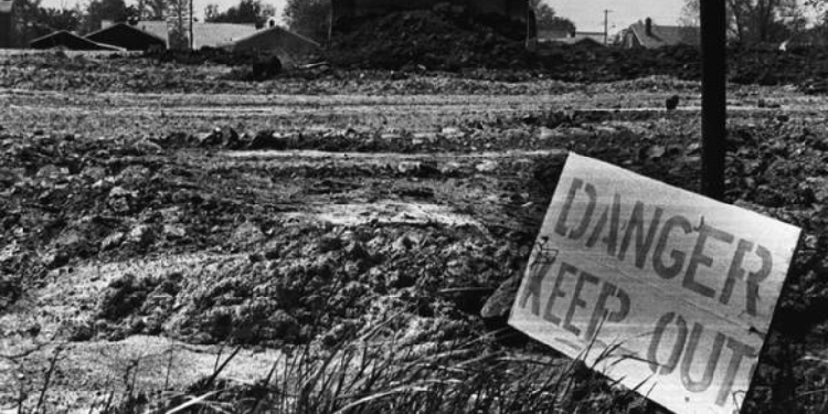 Photo of warning sign at Love Canal